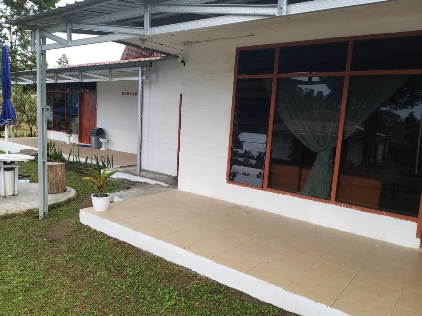 בראסטגי Kaliaga Bungalow מראה חיצוני תמונה